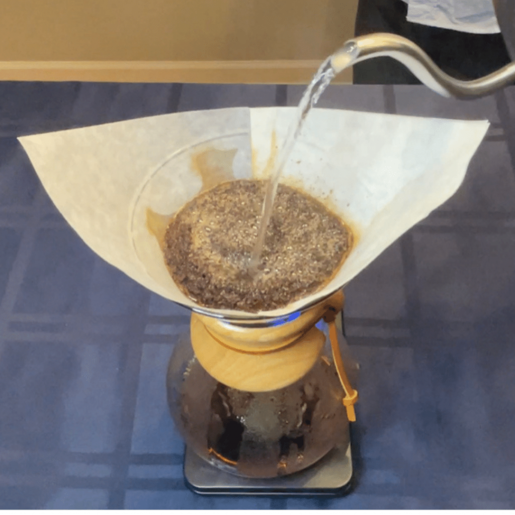 Pour over coffee Chemex - main pours