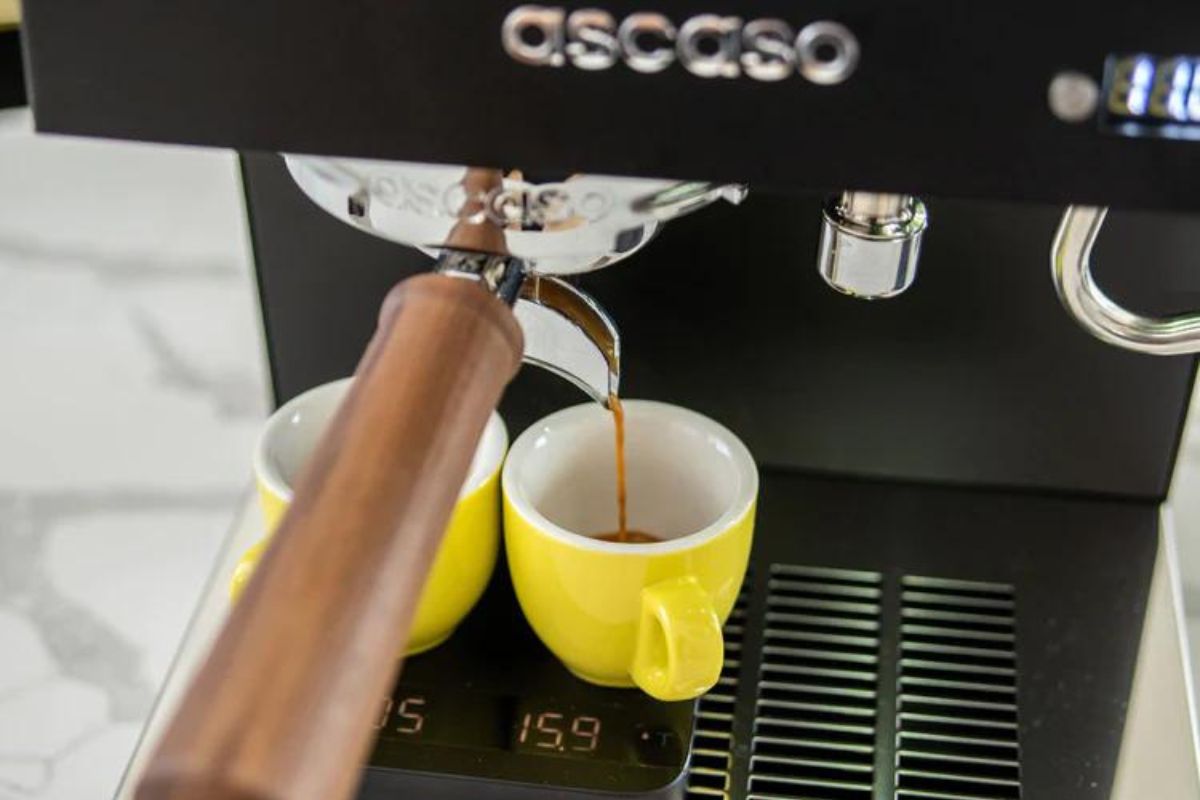 Ascaso Steel Duo espresso brewing
