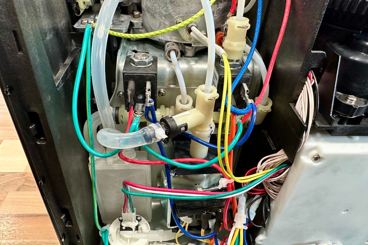 vibratory pump inside of Breville Barista Express