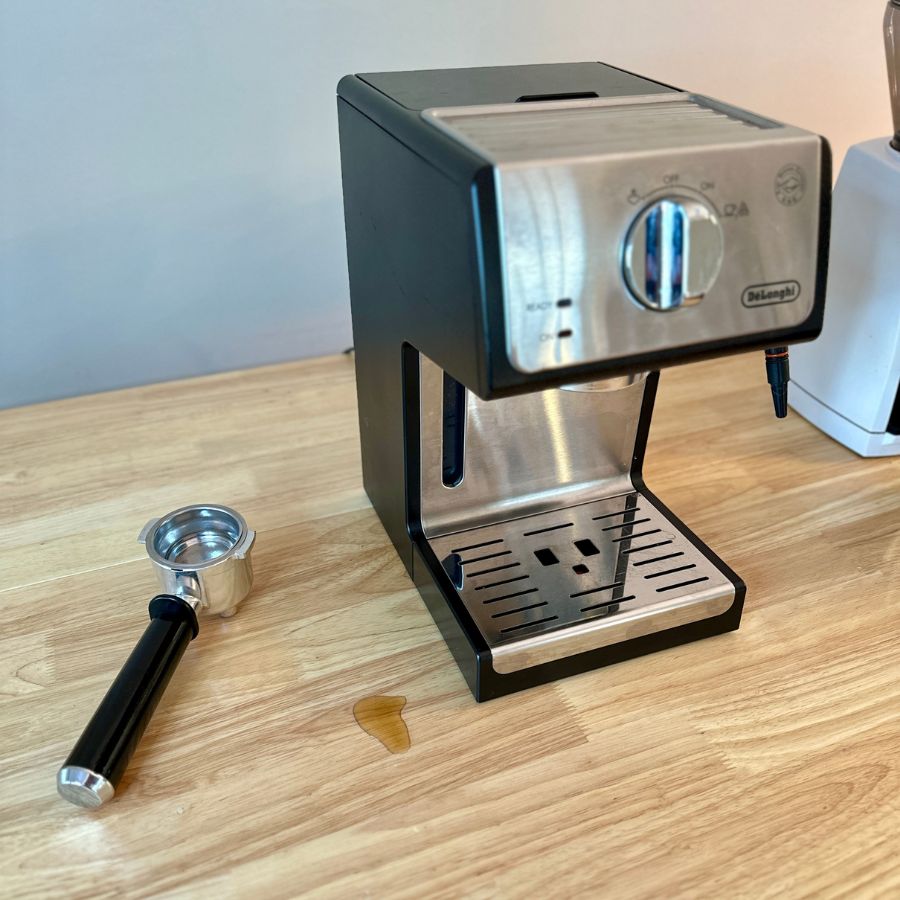 Delonghi espresso outlet machine leaking water