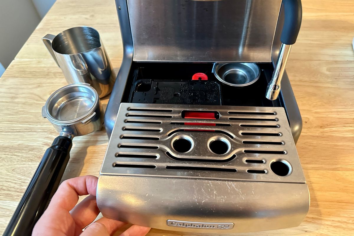 https://craftcoffeespot.com/wp-content/uploads/2023/11/017-Calphalon-Temp-IQ-drip-tray.jpg